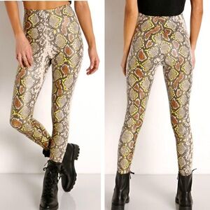 NWT Commando Faux Animal Legging with Control Neon Snake size large